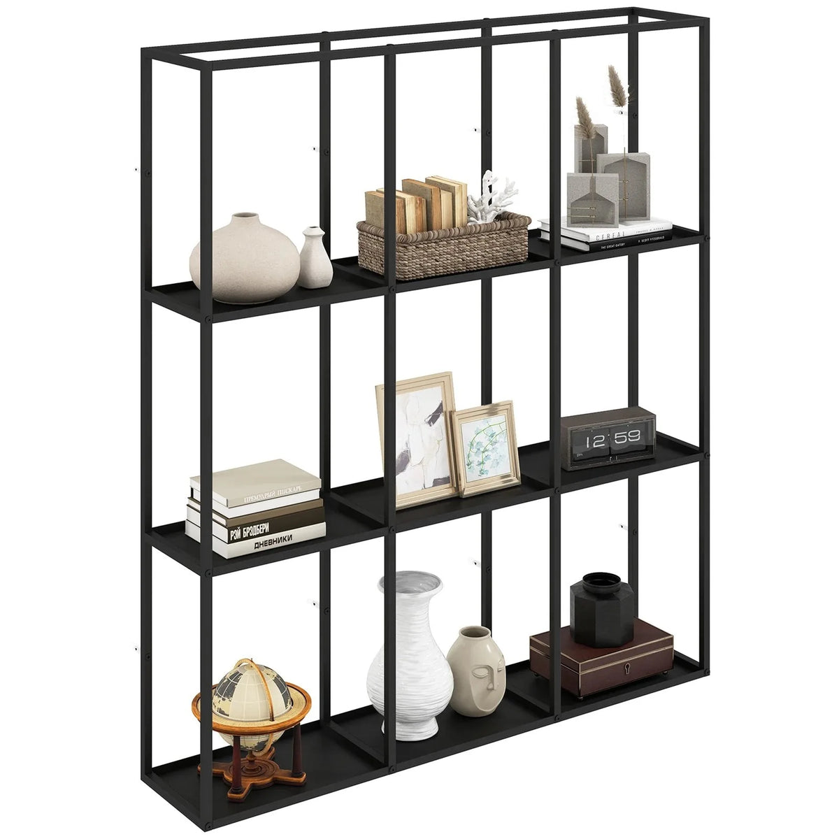 Étagère murale 9 cases en métal noir sur fond blanc, avec objets de décoration